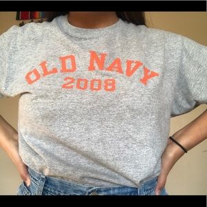 gray old navy t shirt